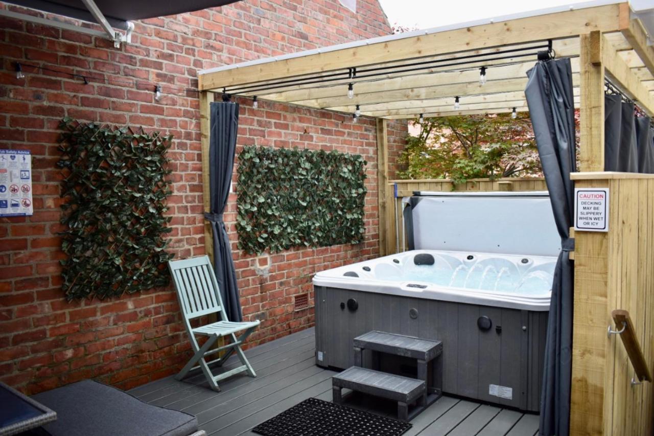 Hot Tub, Free Parking, Near Shops & Restaurants, Location 1M To City Jesmond Exterior photo