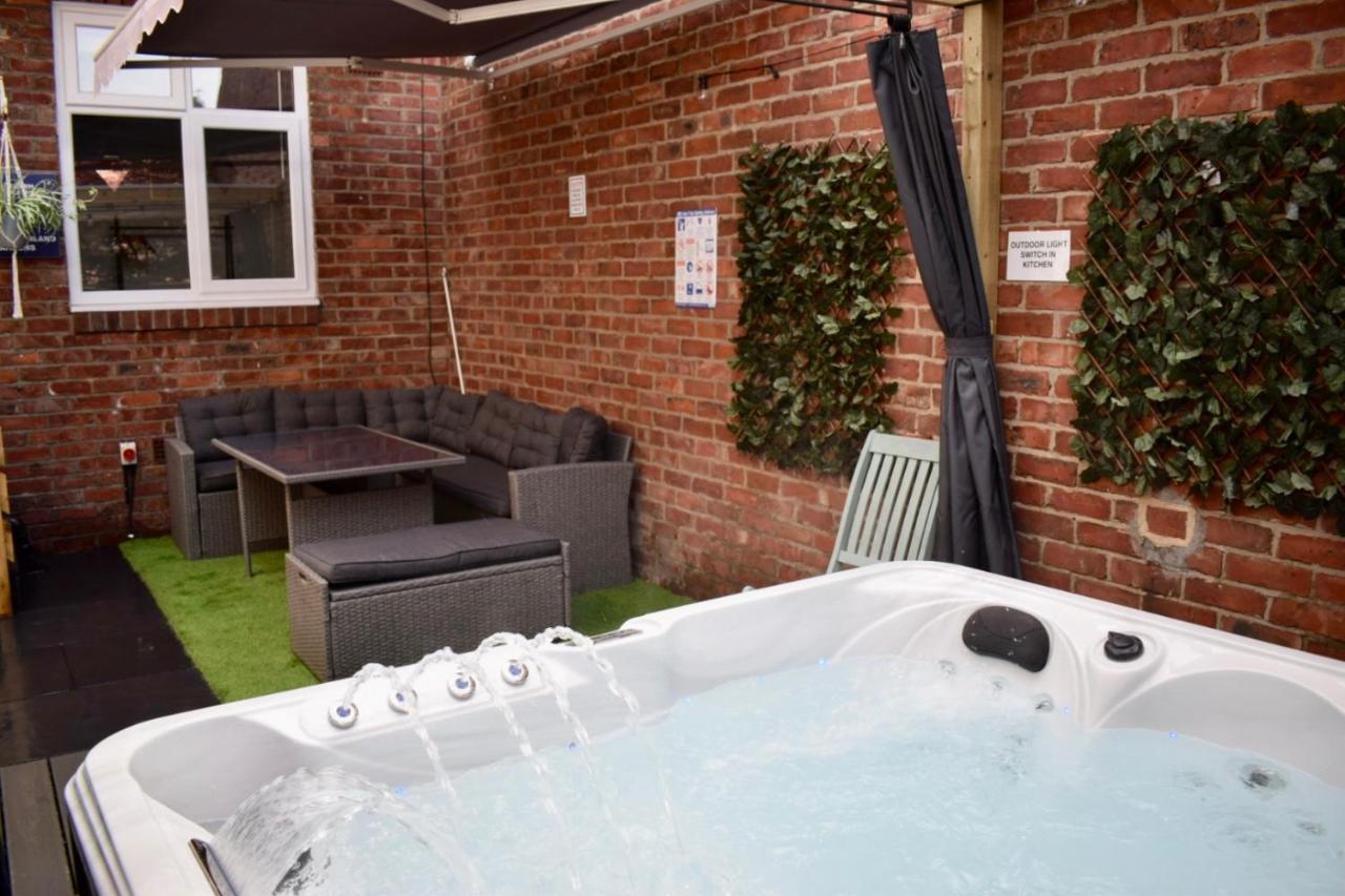 Hot Tub, Free Parking, Near Shops & Restaurants, Location 1M To City Jesmond Exterior photo
