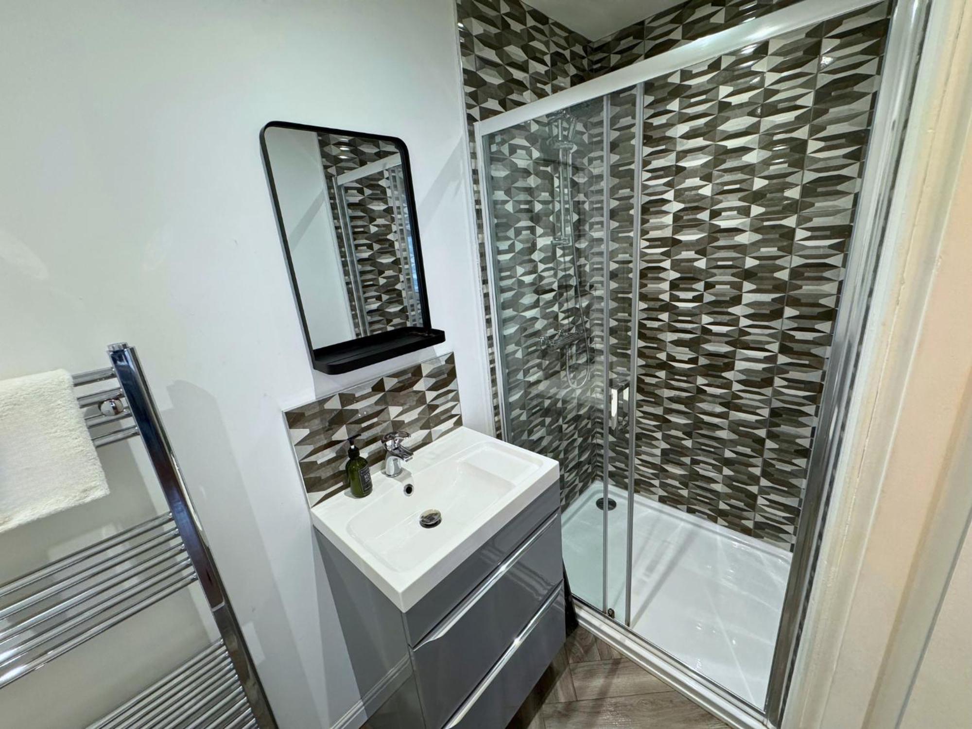 Hot Tub, Free Parking, Near Shops & Restaurants, Location 1M To City Jesmond Exterior photo